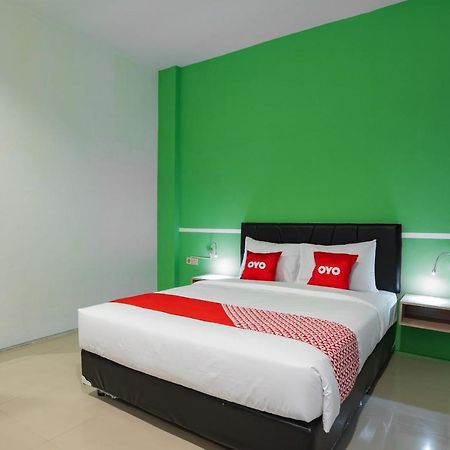 Oyo Flagship 1575 Urban 18 Hotel Surabaya Exterior photo