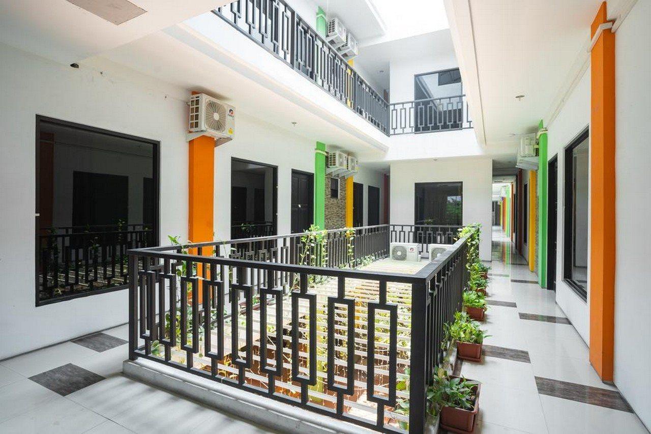 Oyo Flagship 1575 Urban 18 Hotel Surabaya Exterior photo