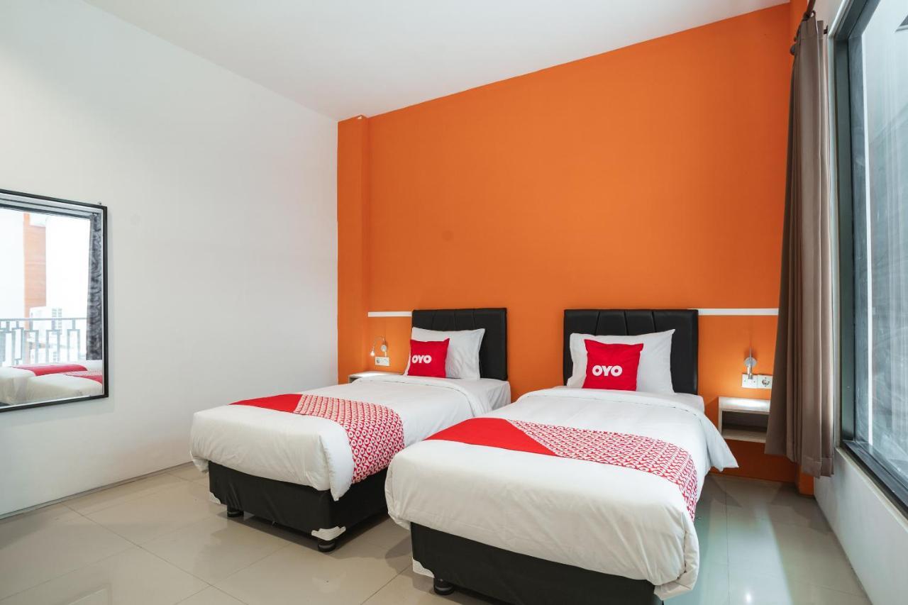 Oyo Flagship 1575 Urban 18 Hotel Surabaya Exterior photo
