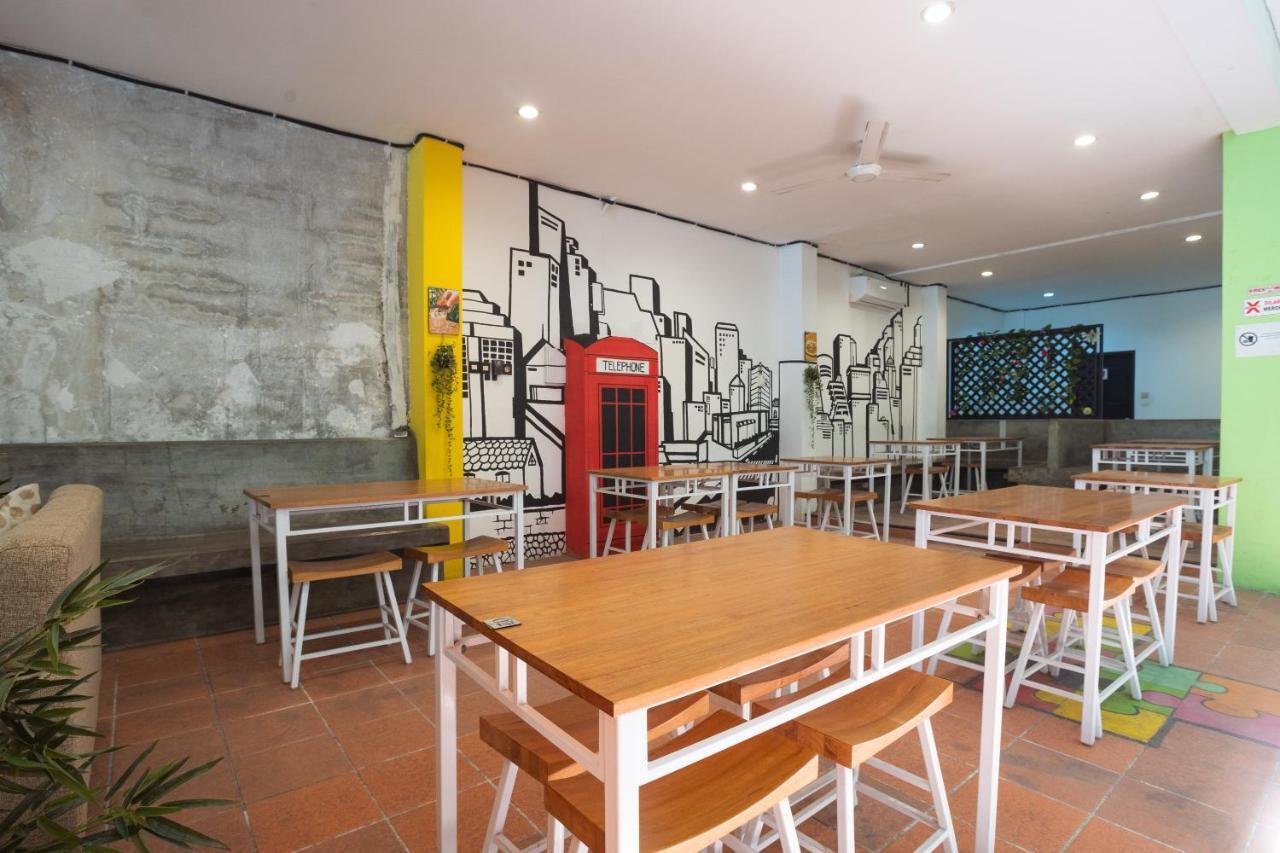 Oyo Flagship 1575 Urban 18 Hotel Surabaya Exterior photo
