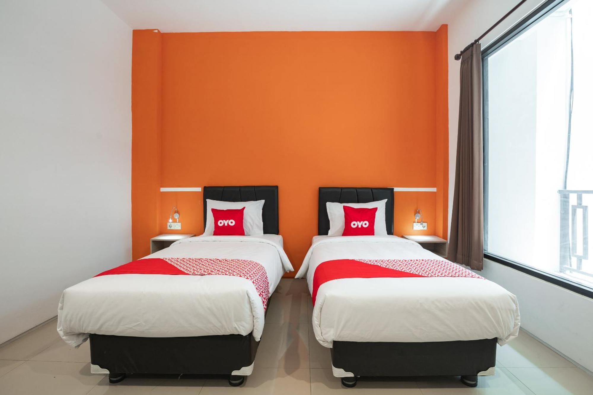 Oyo Flagship 1575 Urban 18 Hotel Surabaya Exterior photo